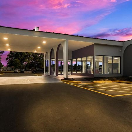 Hometowne Studios By Red Roof And Conference Center Chicago - N Aurora Naperville North Aurora Extérieur photo
