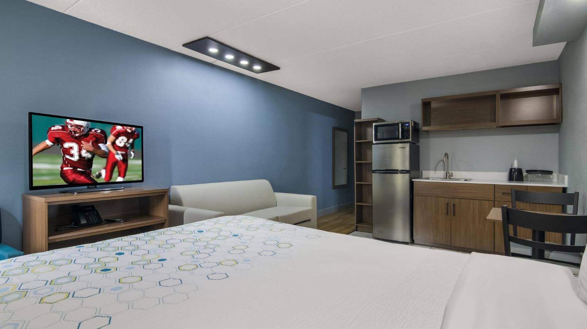 Hometowne Studios By Red Roof And Conference Center Chicago - N Aurora Naperville North Aurora Extérieur photo