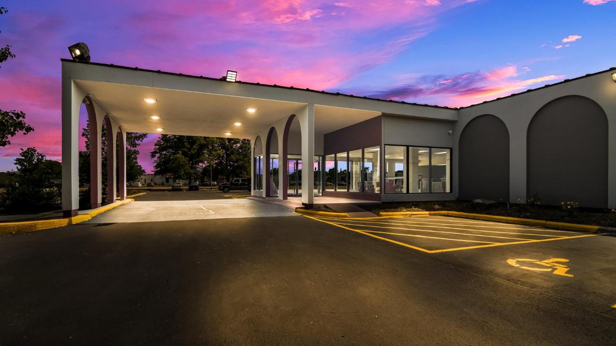 Hometowne Studios By Red Roof And Conference Center Chicago - N Aurora Naperville North Aurora Extérieur photo