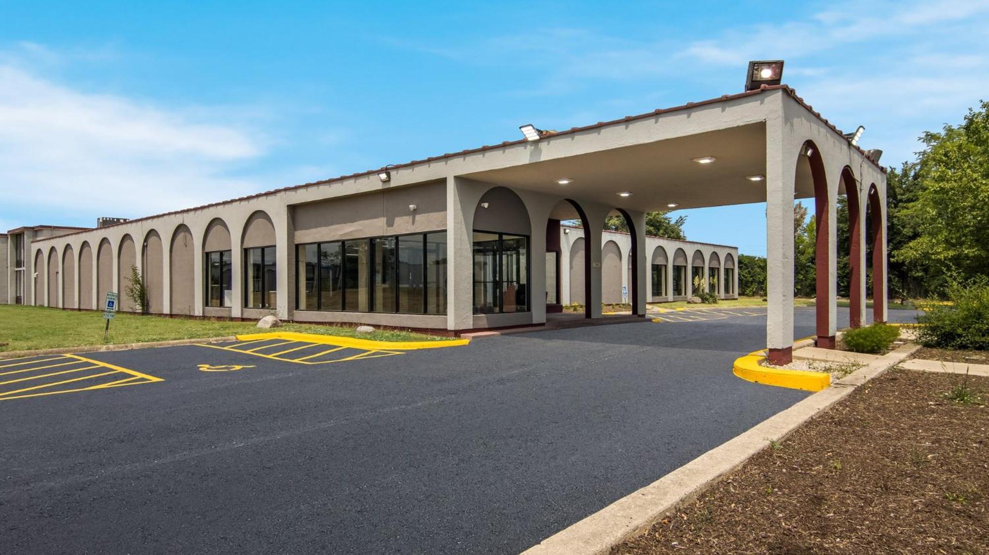 Hometowne Studios By Red Roof And Conference Center Chicago - N Aurora Naperville North Aurora Extérieur photo