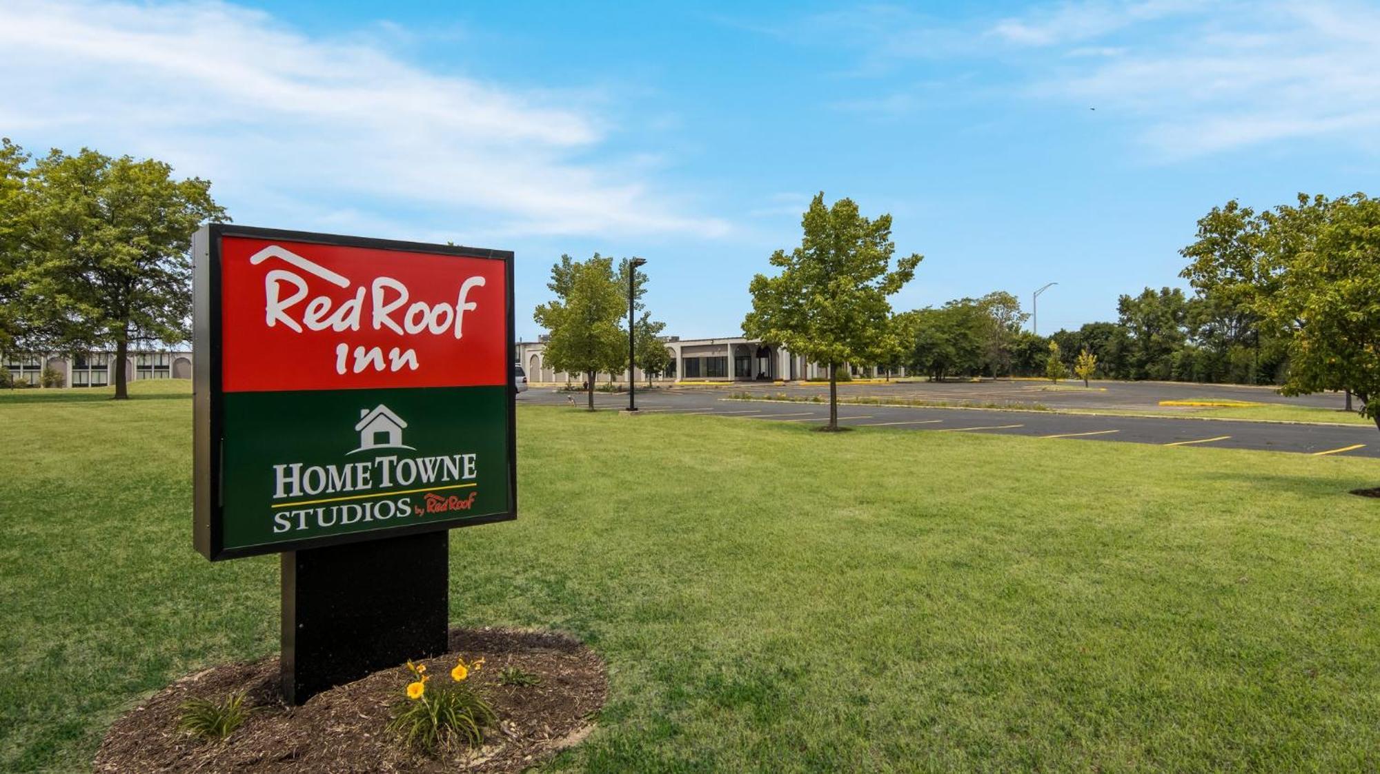 Hometowne Studios By Red Roof And Conference Center Chicago - N Aurora Naperville North Aurora Extérieur photo