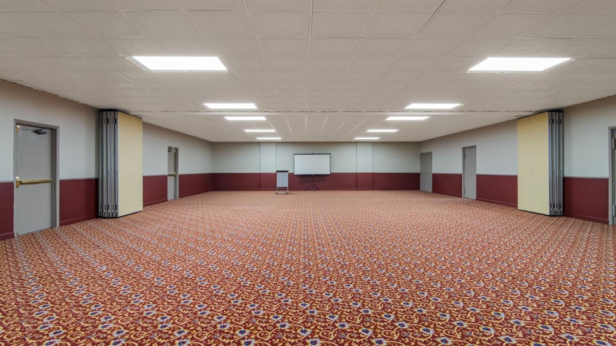 Hometowne Studios By Red Roof And Conference Center Chicago - N Aurora Naperville North Aurora Extérieur photo